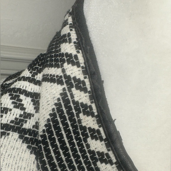 Zara Black and White Geometric Cape size XS - Picture 7 of 11
